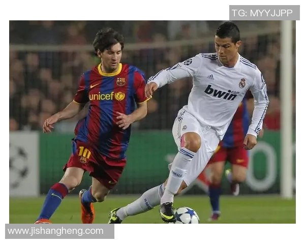 梅西与C罗的巅峰对决 谁将成为足球史上最伟大的球员