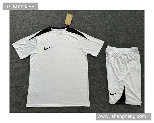 高清足球星球衣男款图片展示 各大俱乐部精选球衣设计与款式解析